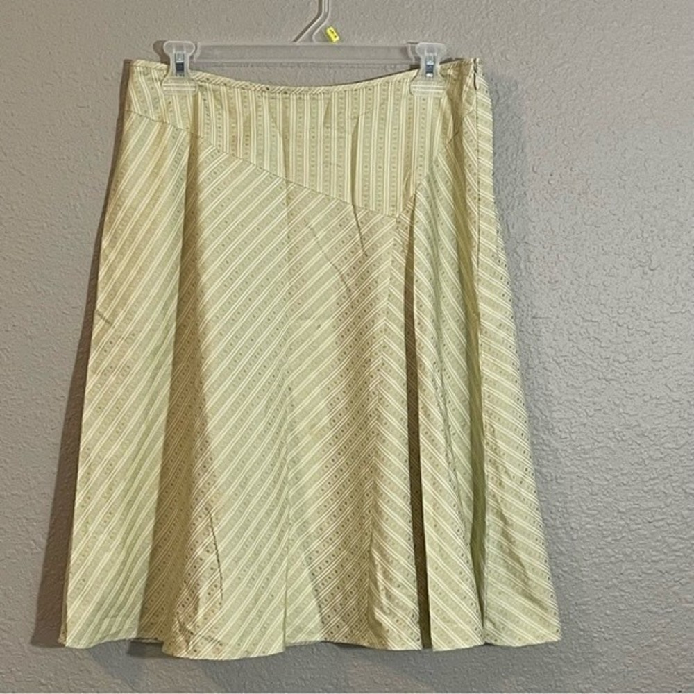 Ann Taylor A-line one hip pleat skirt. Silk blend. Women’s size 6 - Picture 2 of 7